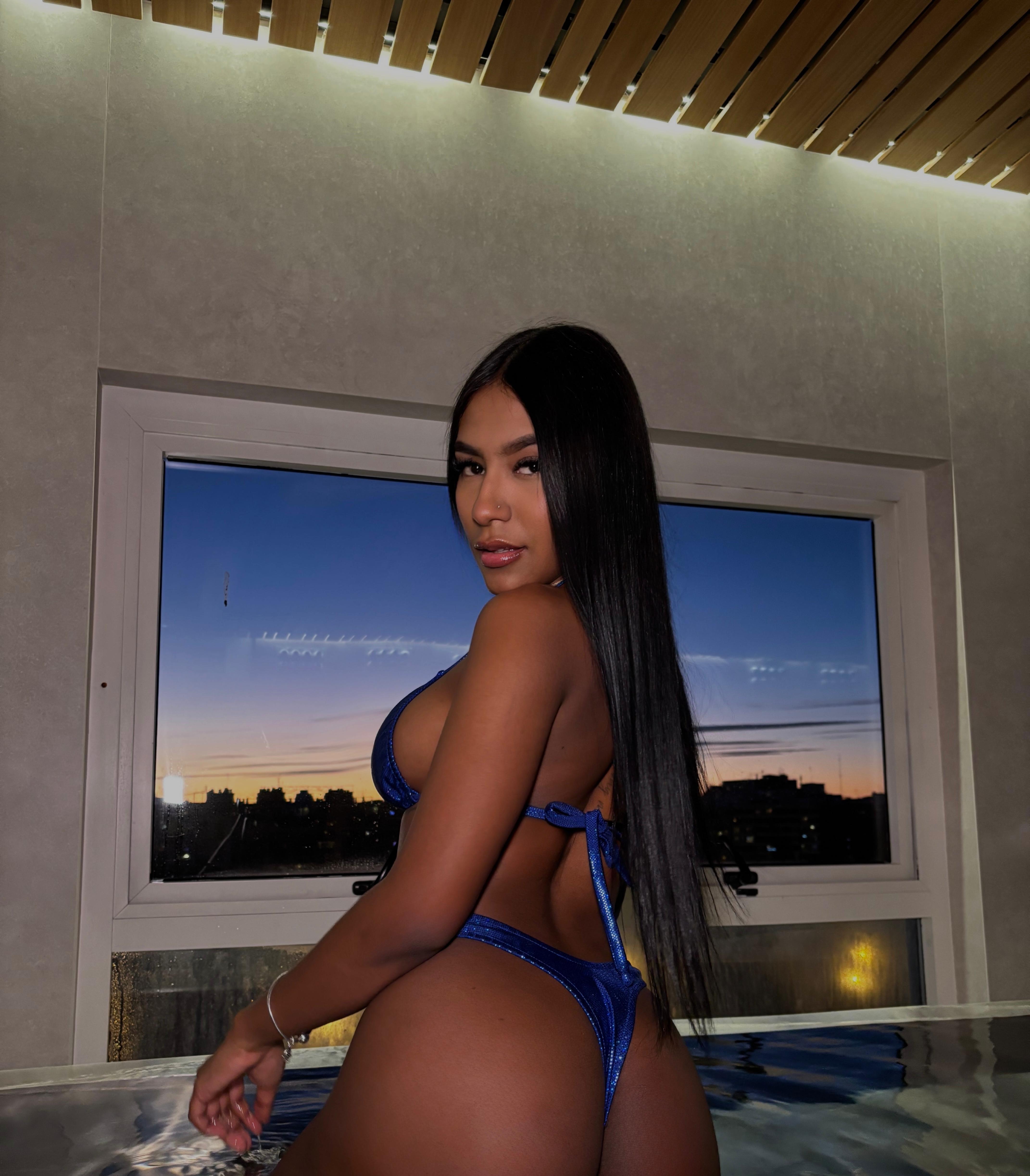Escort - ZOE - Ibiza Tops
